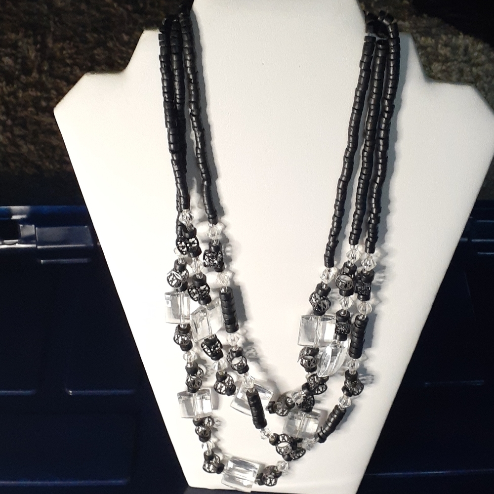 Women's black Beaded Necklace